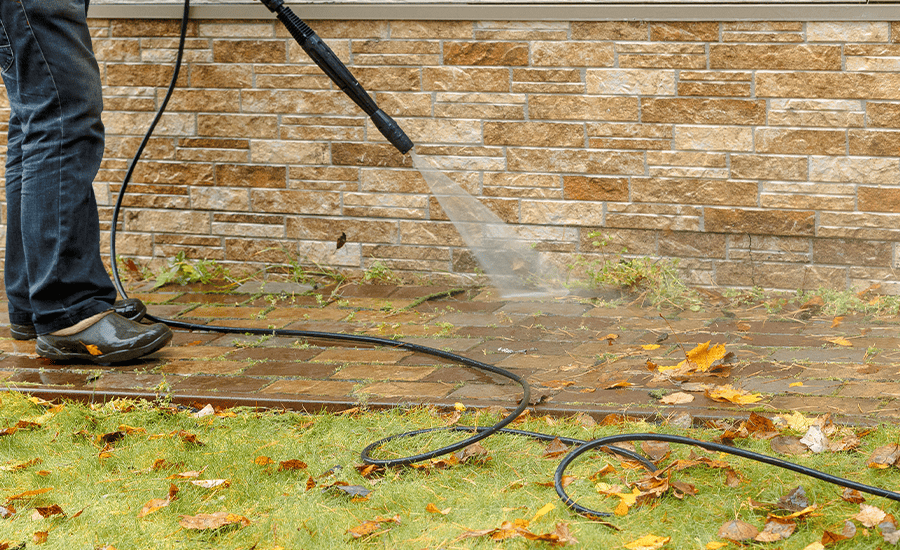 Winter pressure washing safety tips for NYC homes with de-icers, heated washers, and cold-weather precautions.